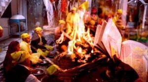 yagya-hawan-kund-ahuti